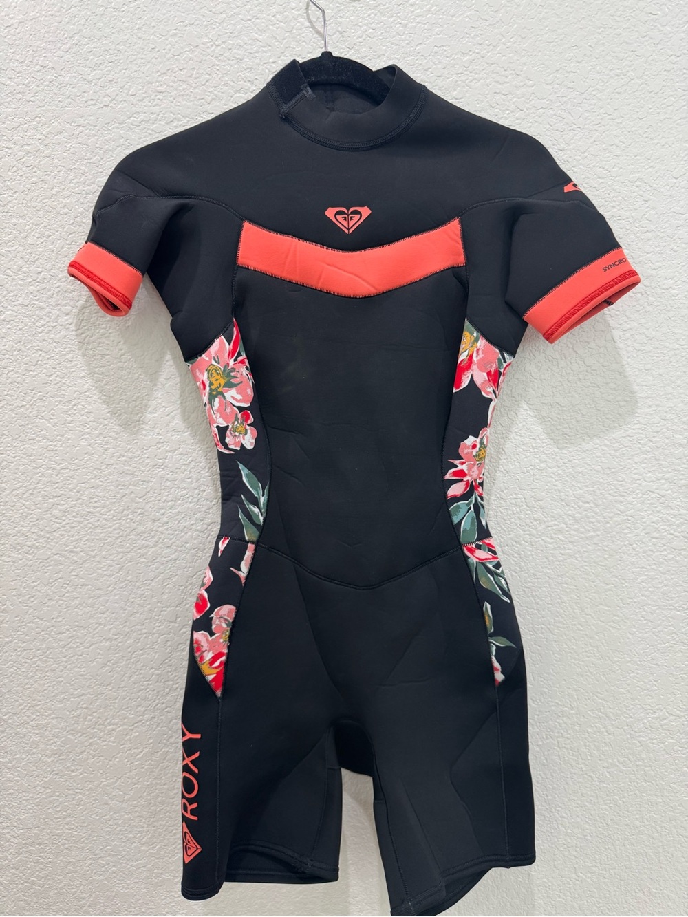 Roxy Syncro Youth Girls 2/2mm Shorty Wetsuit Floral Black Pink Size 6 Surf Swim